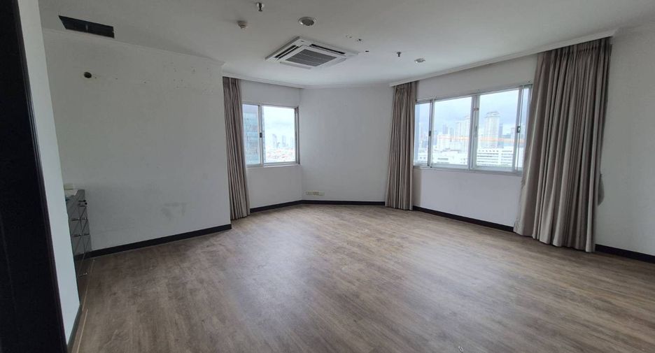 For rent 3 bedrooms condo in Sathon, Bangkok