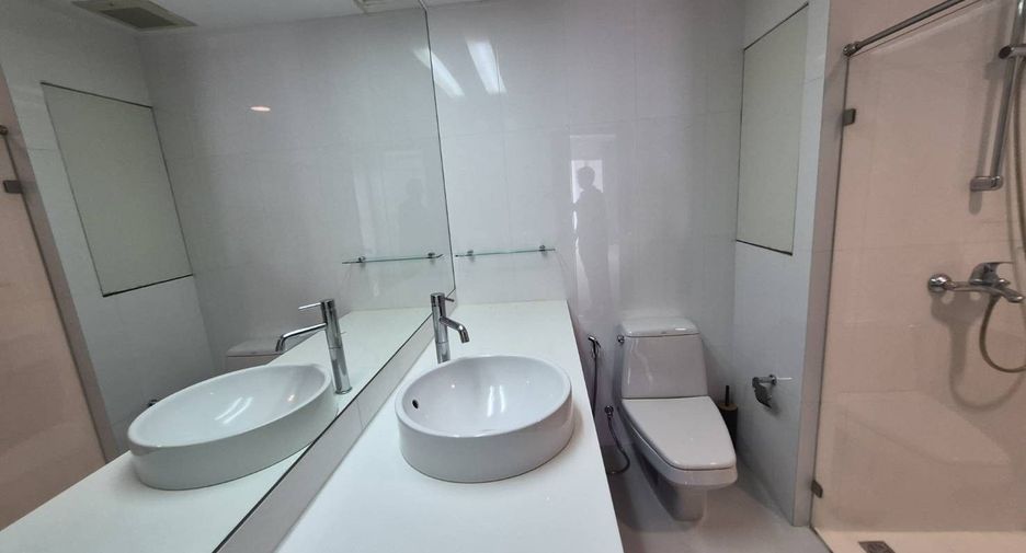 For rent 3 bedrooms condo in Sathon, Bangkok