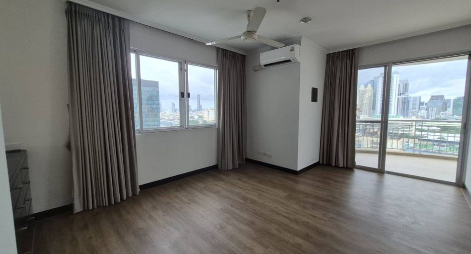 For rent 3 bedrooms condo in Sathon, Bangkok