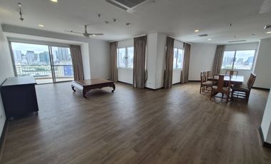 For rent 3 bedrooms condo in Sathon, Bangkok