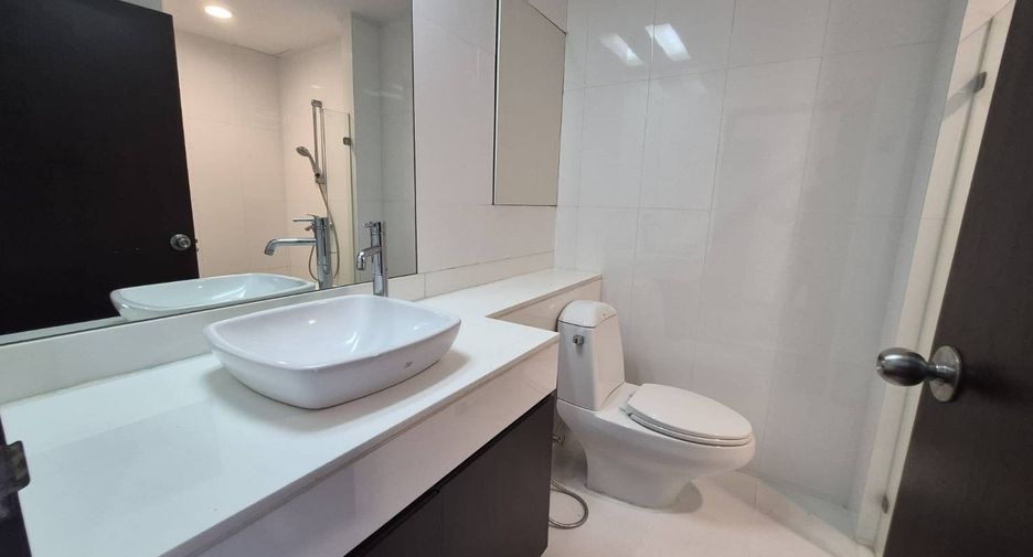 For rent 3 bedrooms condo in Sathon, Bangkok