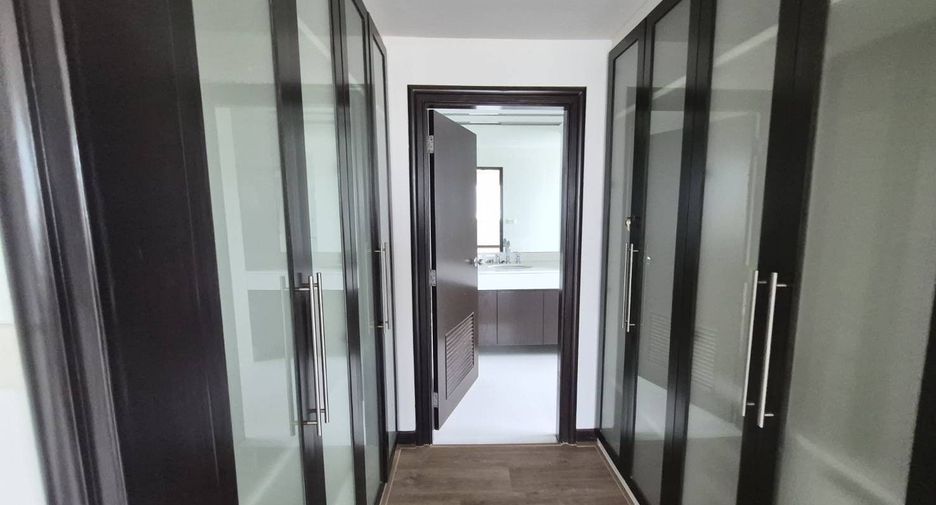 For rent 3 bedrooms condo in Sathon, Bangkok