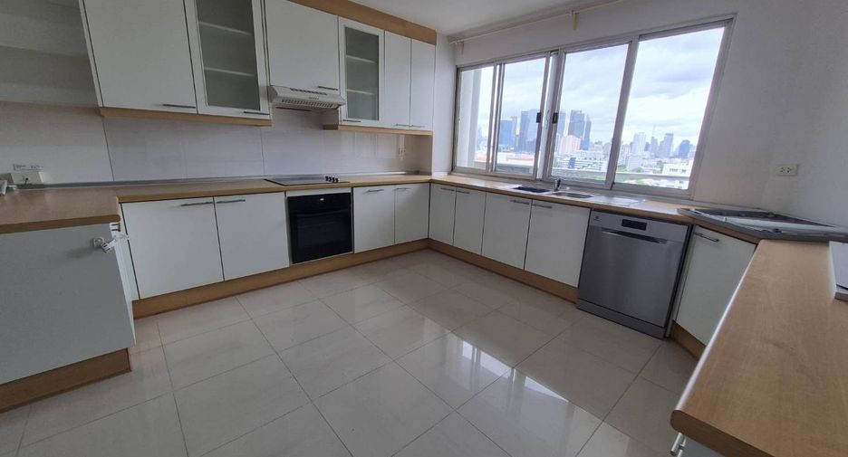 For rent 3 bedrooms condo in Sathon, Bangkok