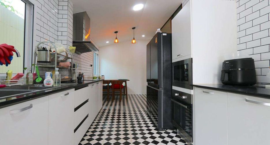Haus zum Kauf mit 3 Zimmer in Mueang Chiang Mai, Chiang Mai