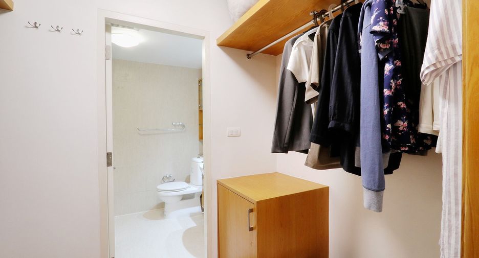 For rent 1 bed condo in Watthana, Bangkok