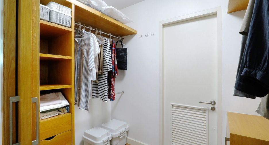 For rent 1 bed condo in Watthana, Bangkok
