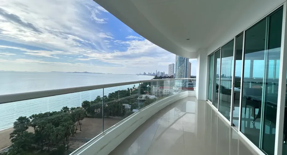 For rent 4 bedrooms condo in Na Jomtien, Pattaya