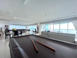 For rent 4 bedrooms condo in Na Jomtien, Pattaya