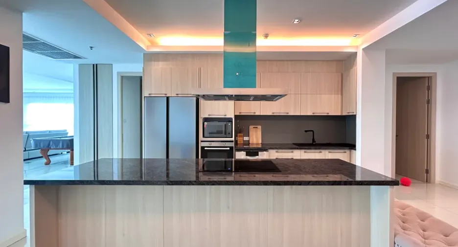 For rent 4 bedrooms condo in Na Jomtien, Pattaya