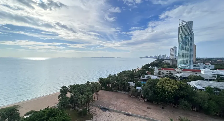 For rent 4 bedrooms condo in Na Jomtien, Pattaya