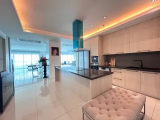 For rent 4 bedrooms condo in Na Jomtien, Pattaya