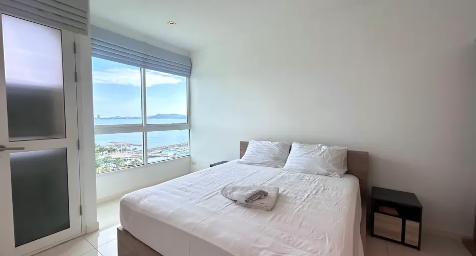 For rent 4 bedrooms condo in Na Jomtien, Pattaya