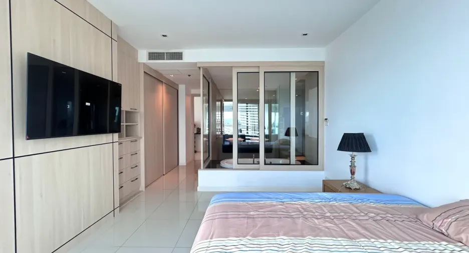 For rent 4 bedrooms condo in Na Jomtien, Pattaya