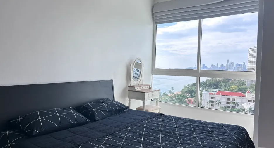 For rent 4 bedrooms condo in Na Jomtien, Pattaya