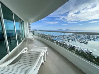 For rent 4 bedrooms condo in Na Jomtien, Pattaya