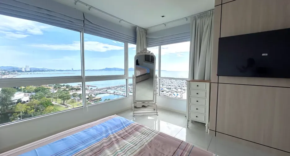 For rent 4 bedrooms condo in Na Jomtien, Pattaya