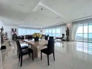 For rent 4 bedrooms condo in Na Jomtien, Pattaya