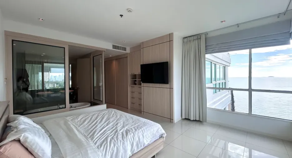 For rent 4 bedrooms condo in Na Jomtien, Pattaya