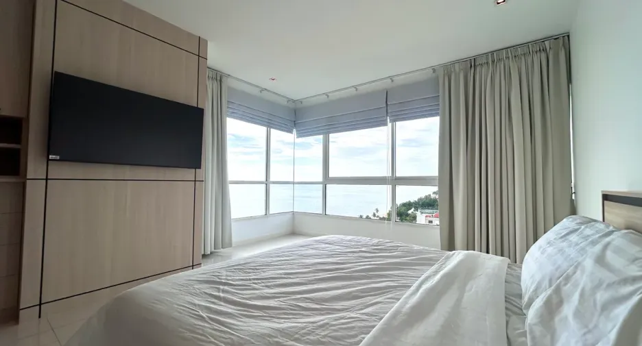 For rent 4 bedrooms condo in Na Jomtien, Pattaya