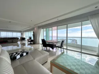 For rent 4 bedrooms condo in Na Jomtien, Pattaya