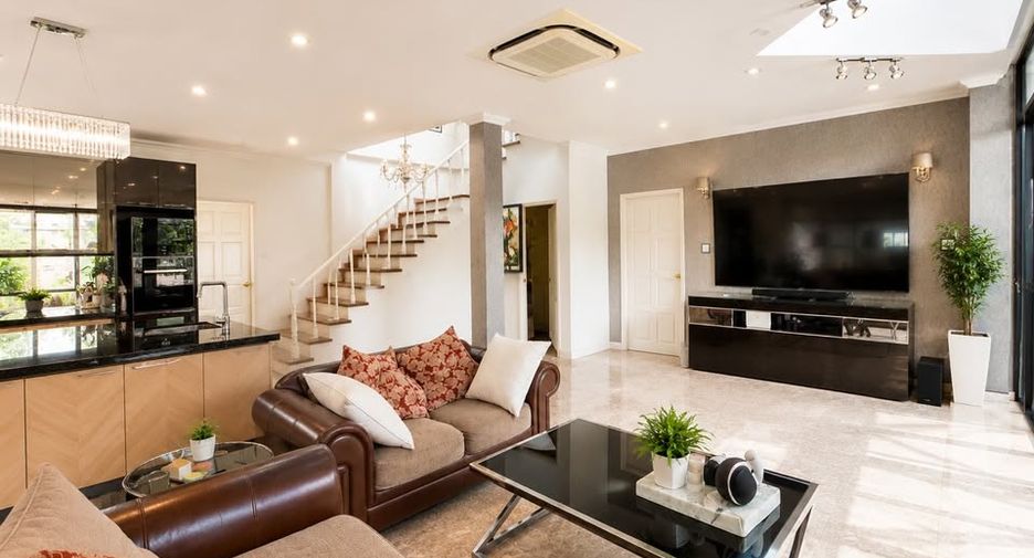 Villa en alquiler de 4 habitaciones en Jomtien, Pattaya