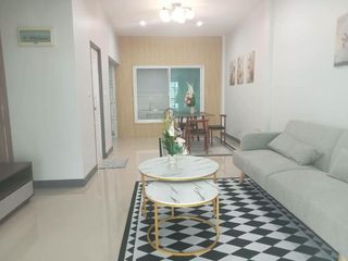 Casa adosada en venta de 3 habitaciones en Bang Lamung, Chonburi