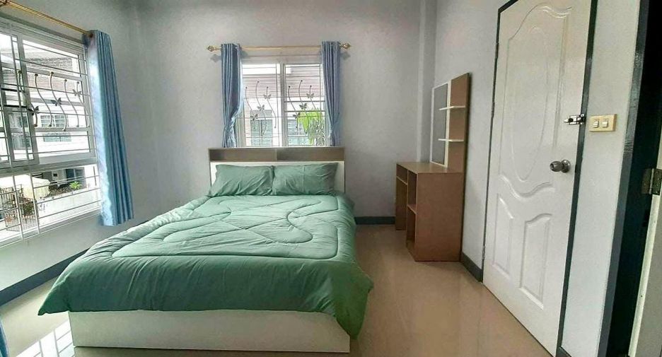 Casa adosada en venta de 3 habitaciones en Bang Lamung, Chonburi