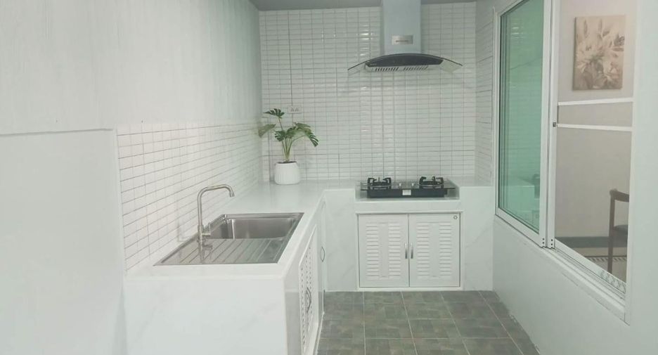 Casa adosada en venta de 3 habitaciones en Bang Lamung, Chonburi
