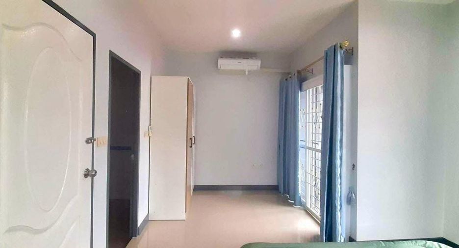 Casa adosada en venta de 3 habitaciones en Bang Lamung, Chonburi