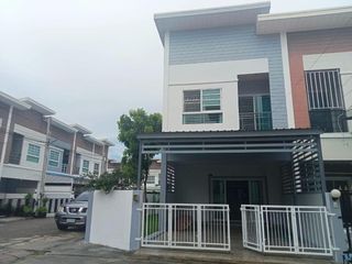 Casa adosada en venta de 3 habitaciones en Bang Lamung, Chonburi