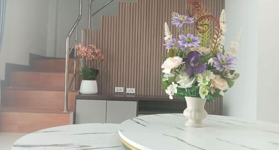 Casa adosada en venta de 3 habitaciones en Bang Lamung, Chonburi