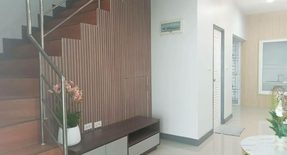 Casa adosada en venta de 3 habitaciones en Bang Lamung, Chonburi