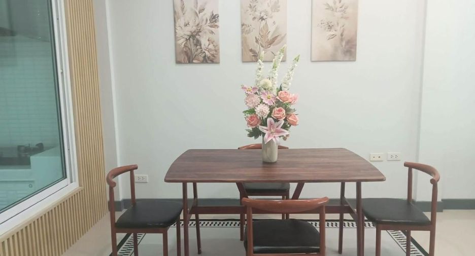Casa adosada en venta de 3 habitaciones en Bang Lamung, Chonburi