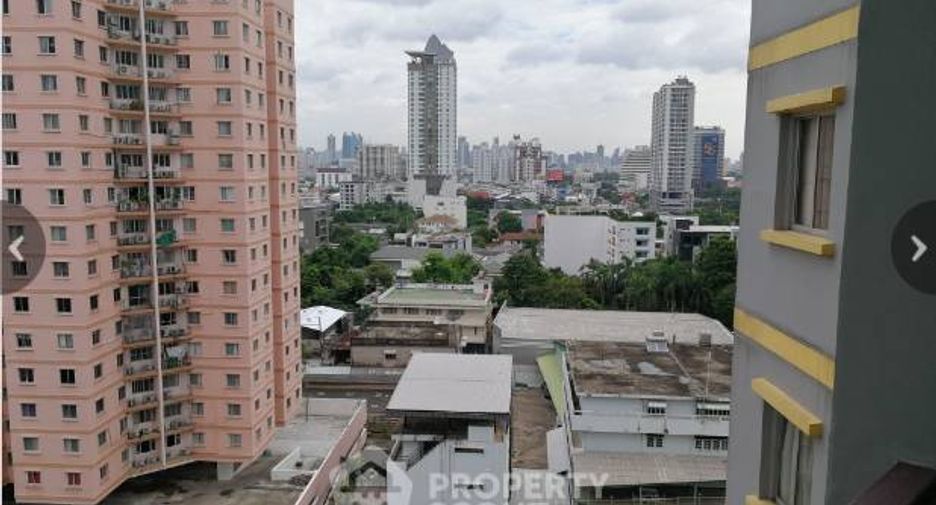 For rent 2 bedrooms condo in Yan Nawa, Bangkok