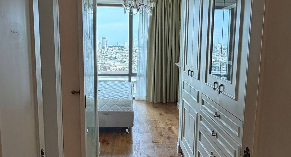 À louer 2 chambres condo à Yan Nawa, Bangkok