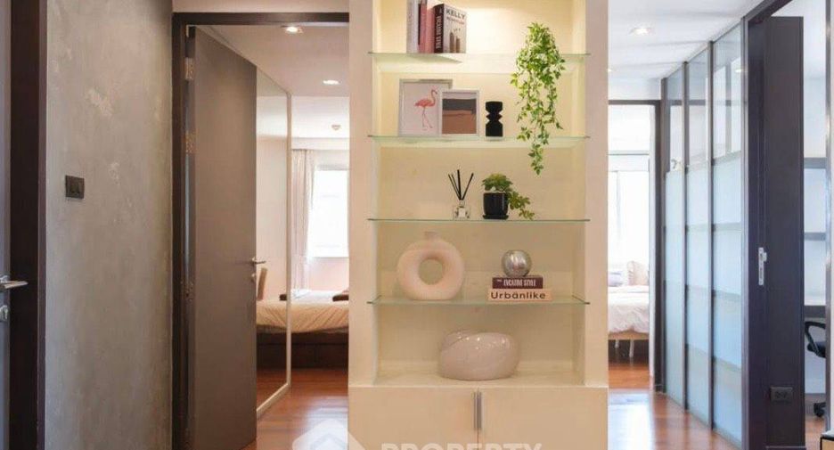 For rent 2 bedrooms condo in Yan Nawa, Bangkok