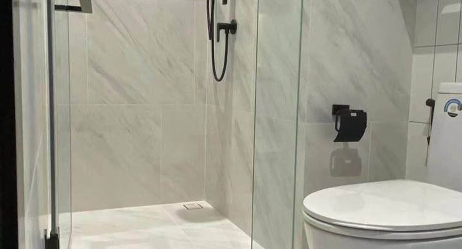 For rent 2 bedrooms condo in Khlong San, Bangkok