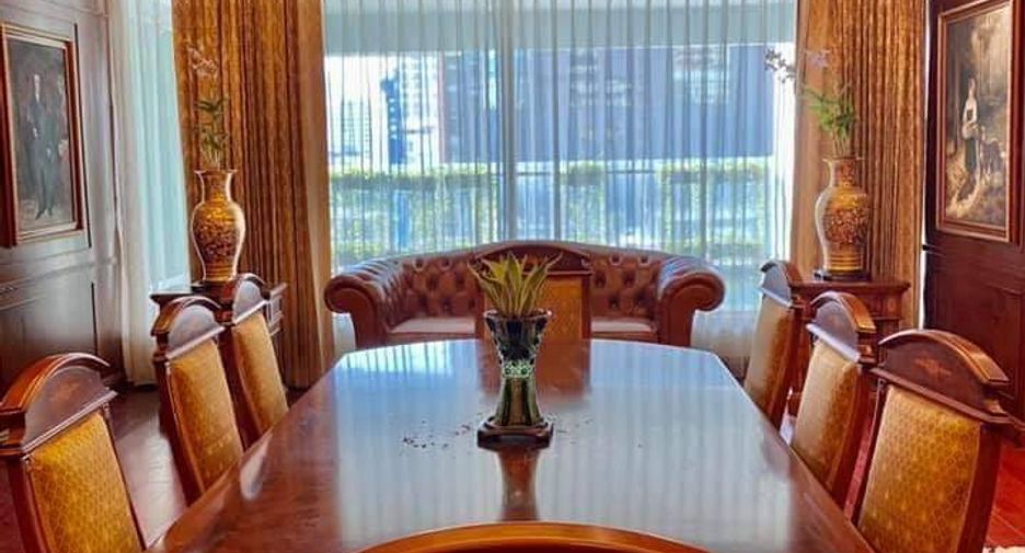 For rent 3 bedrooms condo in Khlong Toei, Bangkok