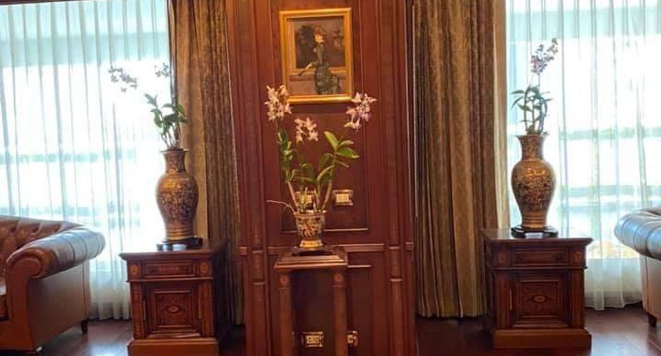 For rent 3 bedrooms condo in Khlong Toei, Bangkok