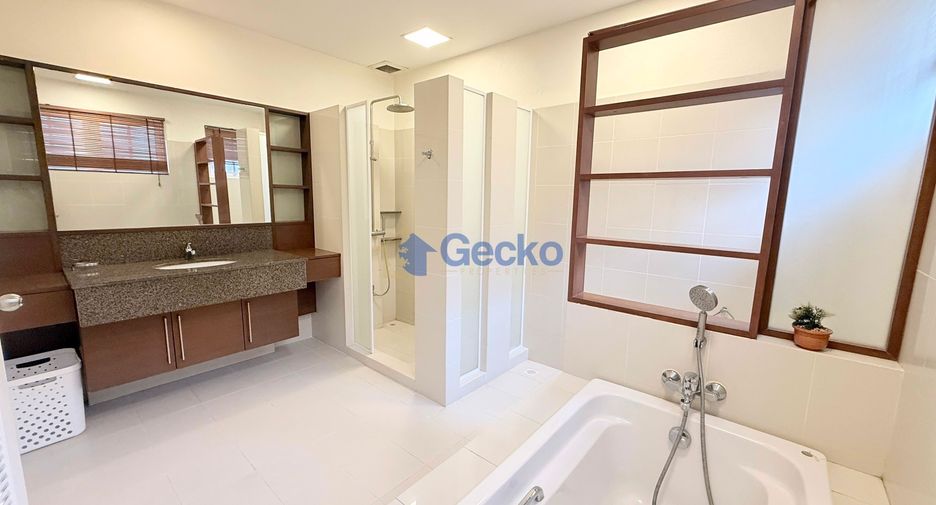 For rent 3 bedrooms house in Na Jomtien, Pattaya