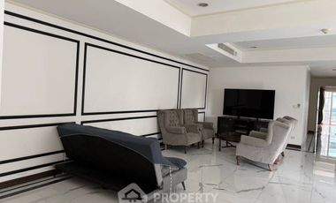 For rent 3 bedrooms condo in Khlong Toei, Bangkok