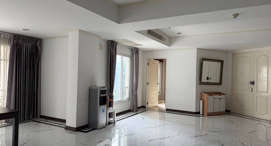 For rent 3 bedrooms condo in Khlong Toei, Bangkok