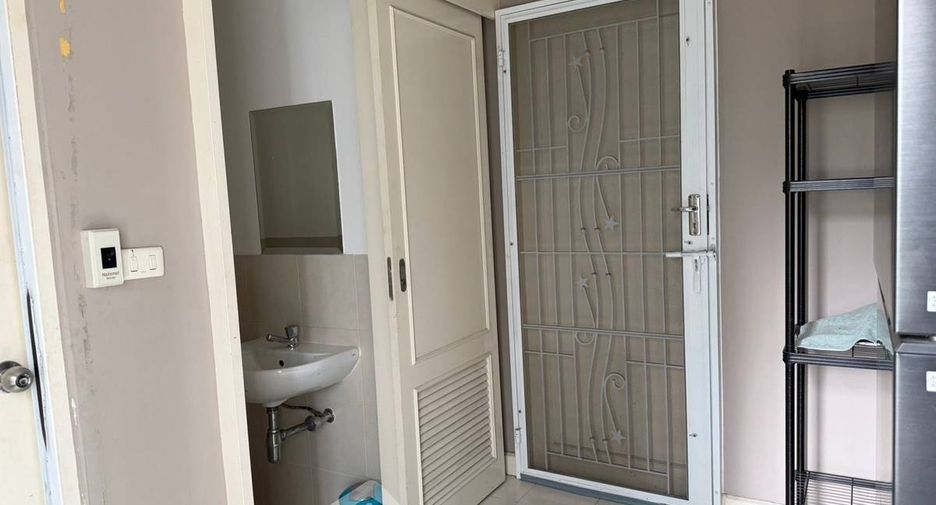 For rent 3 bedrooms condo in Khlong Toei, Bangkok
