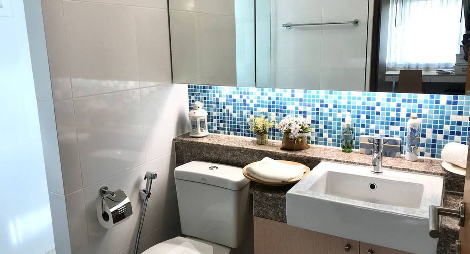 For rent 2 bedrooms condo in Phra Khanong, Bangkok