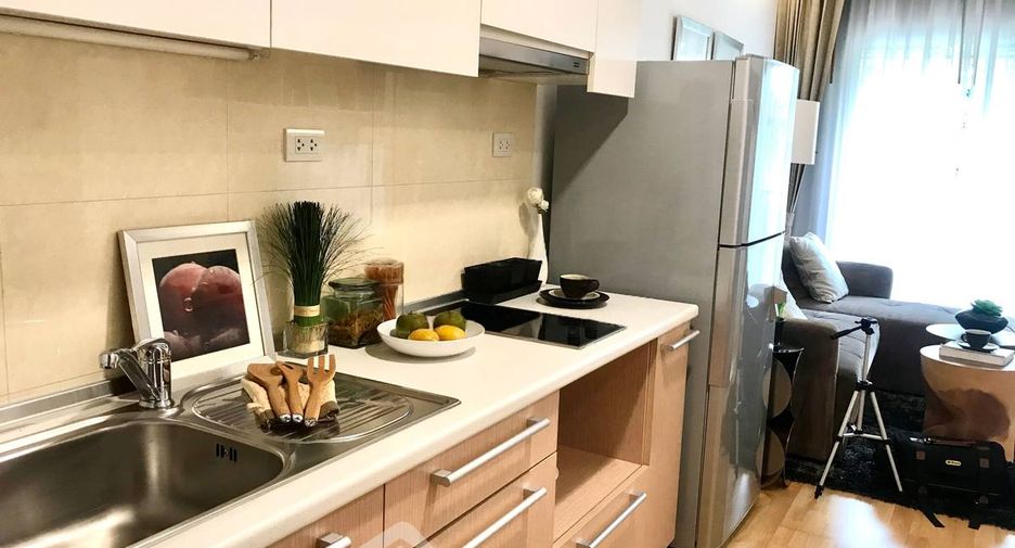 For rent 2 bedrooms condo in Phra Khanong, Bangkok