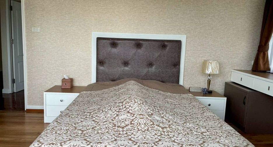 For rent 3 bedrooms condo in Watthana, Bangkok