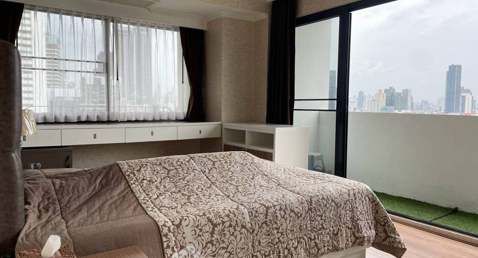 For rent 3 bedrooms condo in Watthana, Bangkok