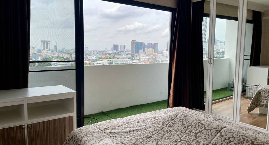 For rent 3 bedrooms condo in Watthana, Bangkok