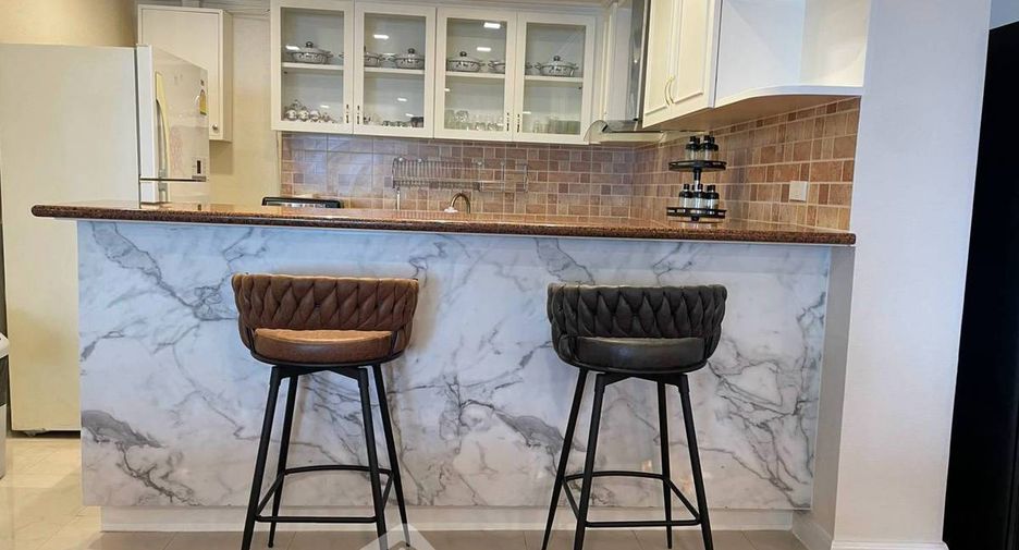 For rent 3 bedrooms condo in Watthana, Bangkok