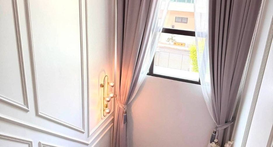 For rent 4 bedrooms house in Wang Thonglang, Bangkok